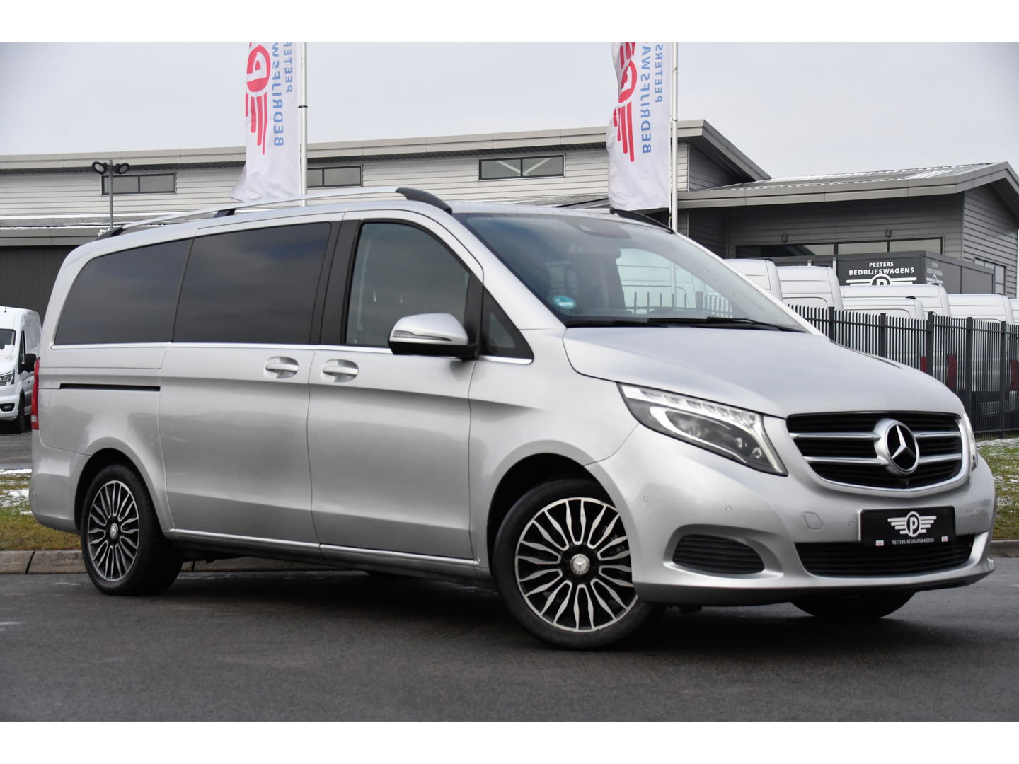 Mercedes-Benz V-Klasse 250d Lang DC Avantgarde Edition Full options! Cruise, 360 Camera, 2 x Electrische deur, Leder, Stoelverwarming, Trekhaak, LED, 190pk, Uniek!