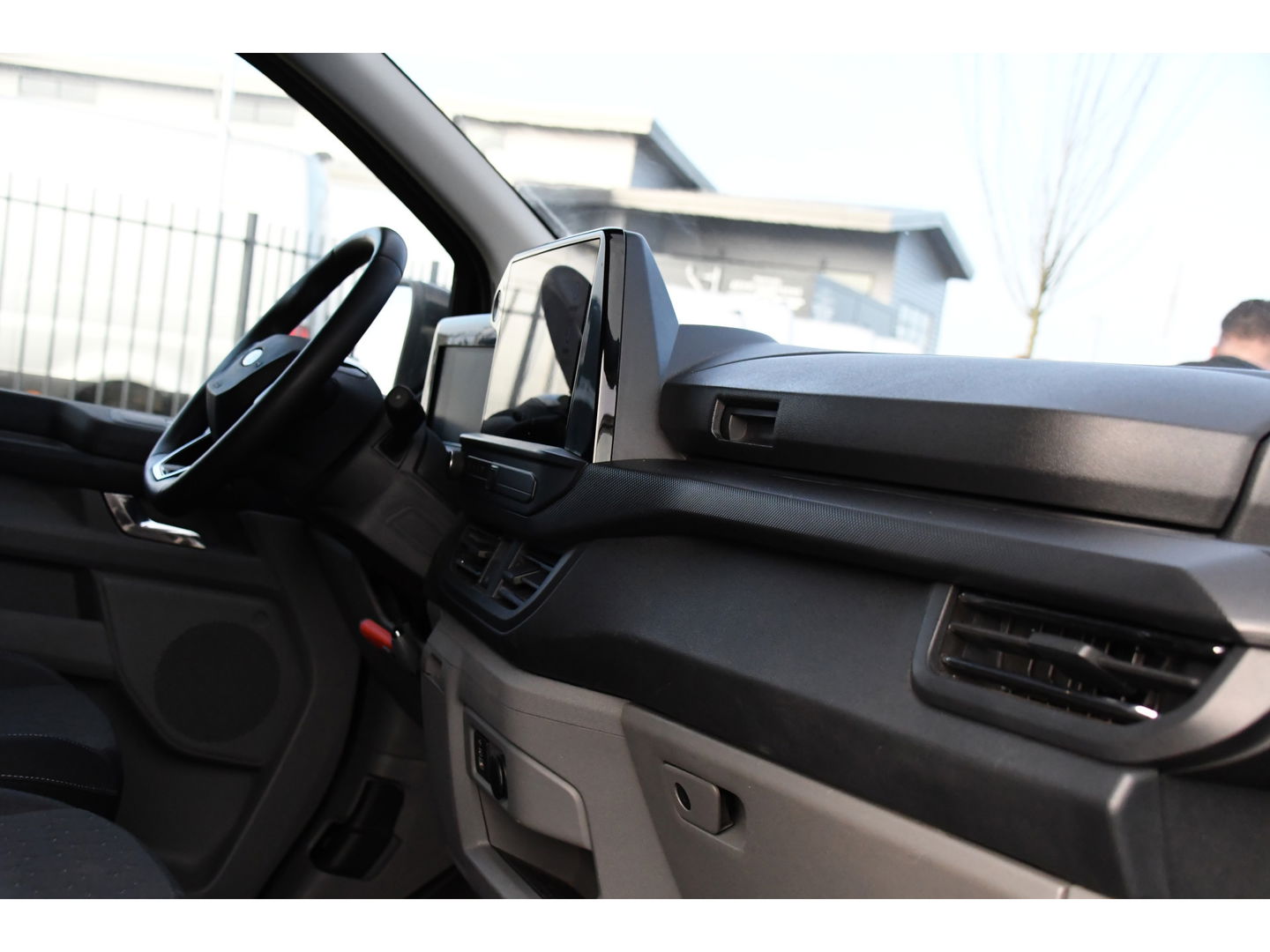 Ford Transit Custom 300 2.0 TDCI L2H1 Limited Black Edition Cruise, Camera, Carplay, 170pk, Stoelverwarming, Trekhaak, Multimedia, LED, Uniek!