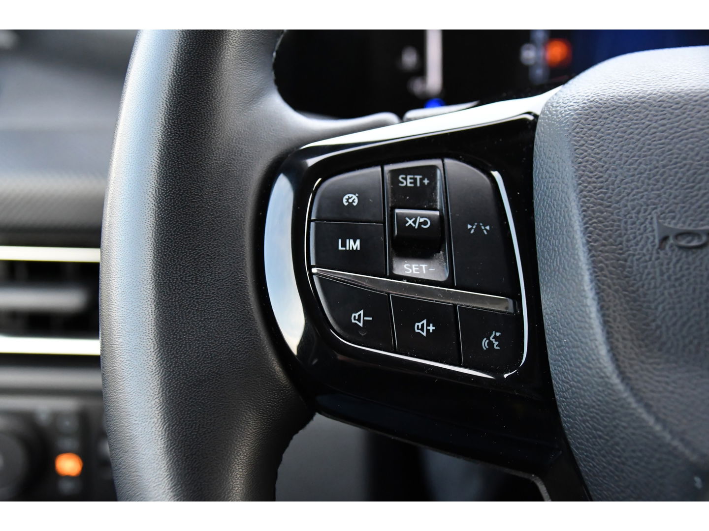 Ford Transit Custom 300 2.0 TDCI L2H1 Limited Black Edition Cruise, Camera, Carplay, 170pk, Stoelverwarming, Trekhaak, Multimedia, LED, Uniek!