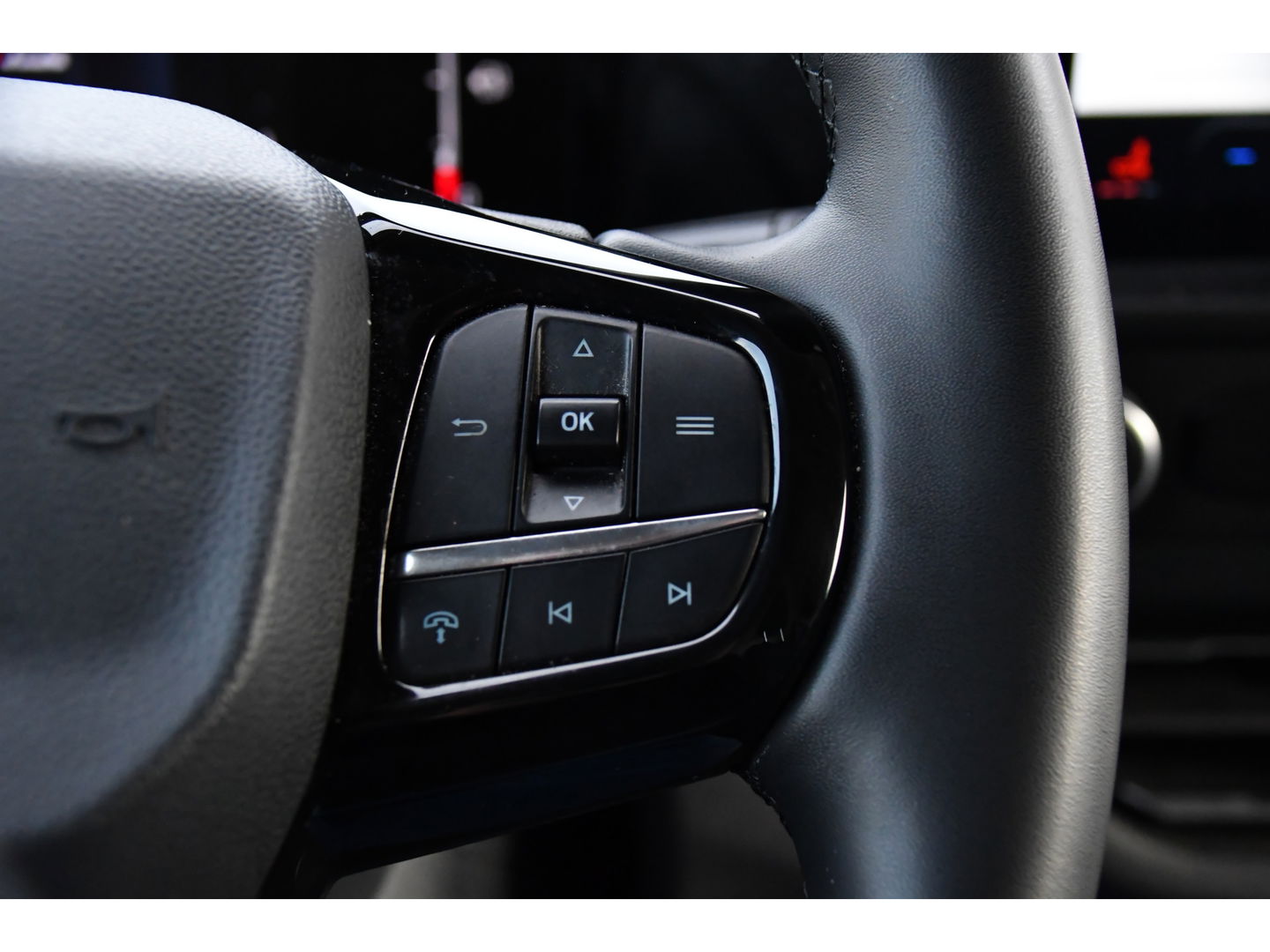 Ford Transit Custom 300 2.0 TDCI L2H1 Limited Black Edition Cruise, Camera, Carplay, 170pk, Stoelverwarming, Trekhaak, Multimedia, LED, Uniek!