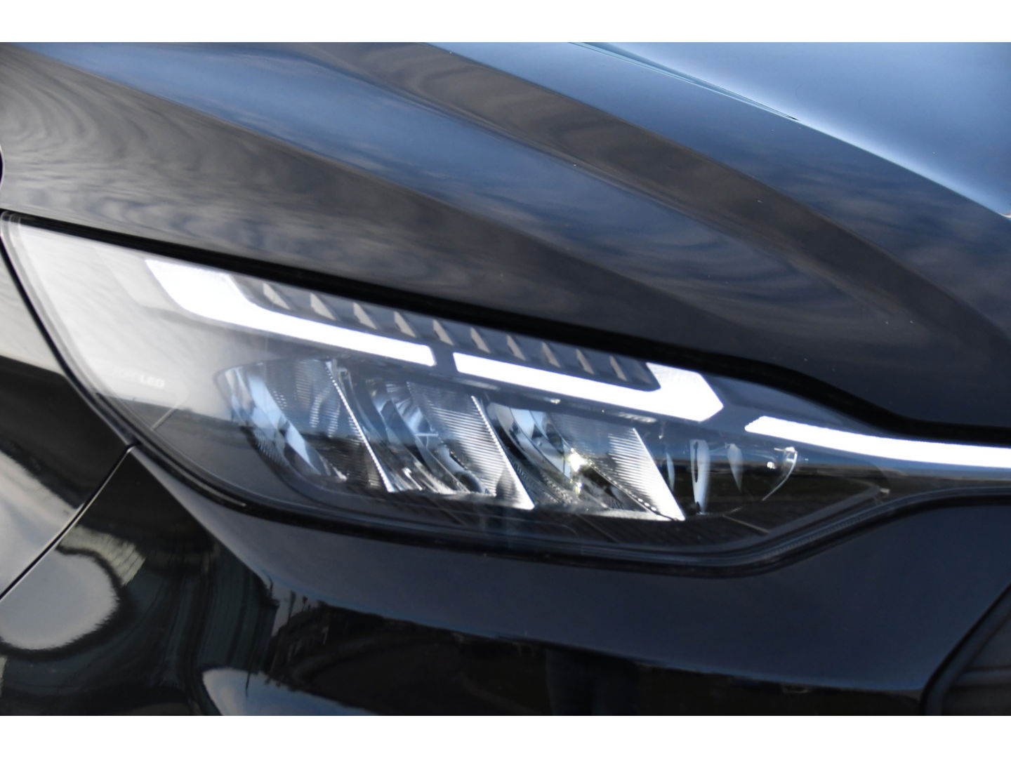 Ford Transit Custom 300 2.0 TDCI L2H1 Limited Black Edition Cruise, Camera, Carplay, 170pk, Stoelverwarming, Trekhaak, Multimedia, LED, Uniek!