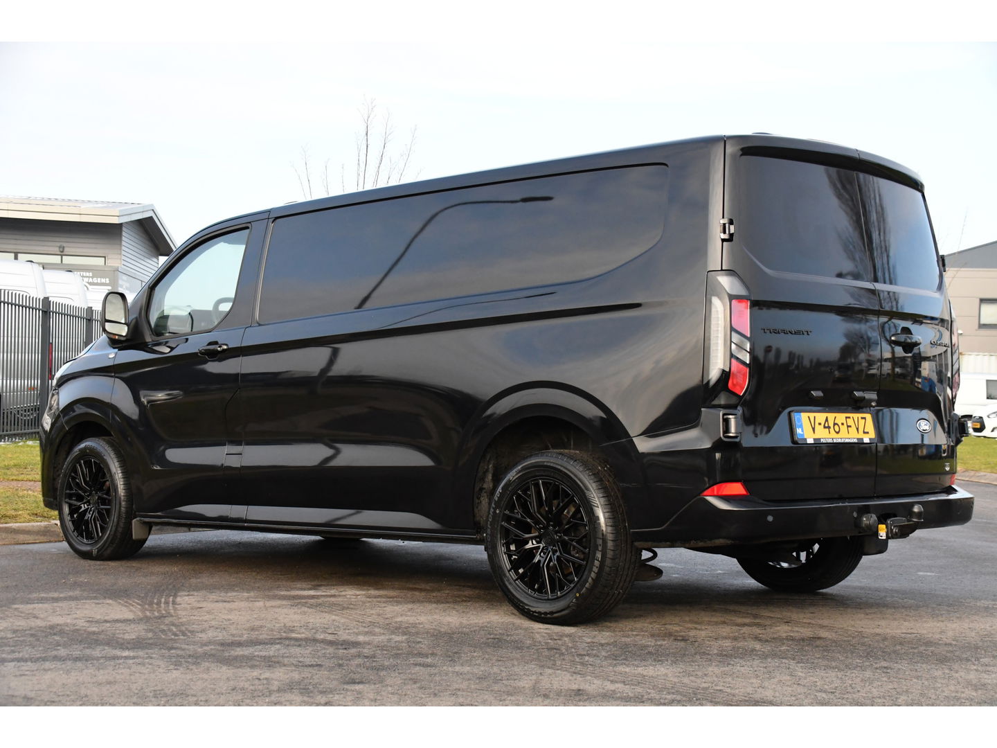 Ford Transit Custom 300 2.0 TDCI L2H1 Limited Black Edition Cruise, Camera, Carplay, 170pk, Stoelverwarming, Trekhaak, Multimedia, LED, Uniek!