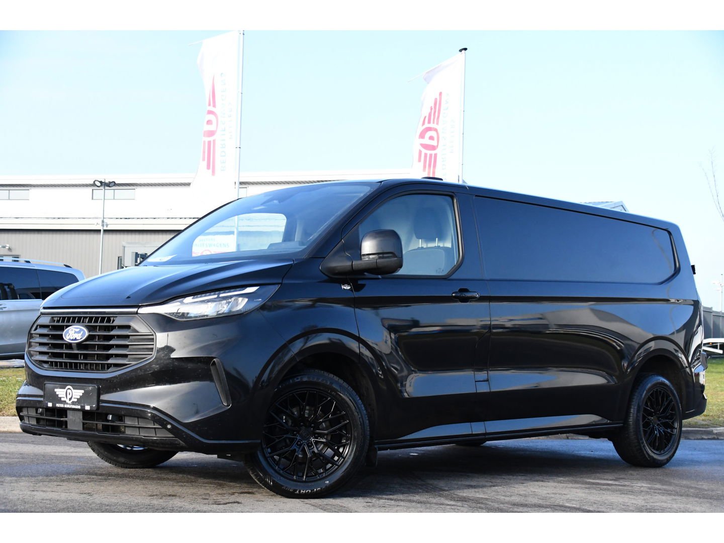 Ford Transit Custom 300 2.0 TDCI L2H1 Limited Black Edition Cruise, Camera, Carplay, 170pk, Stoelverwarming, Trekhaak, Multimedia, LED, Uniek!