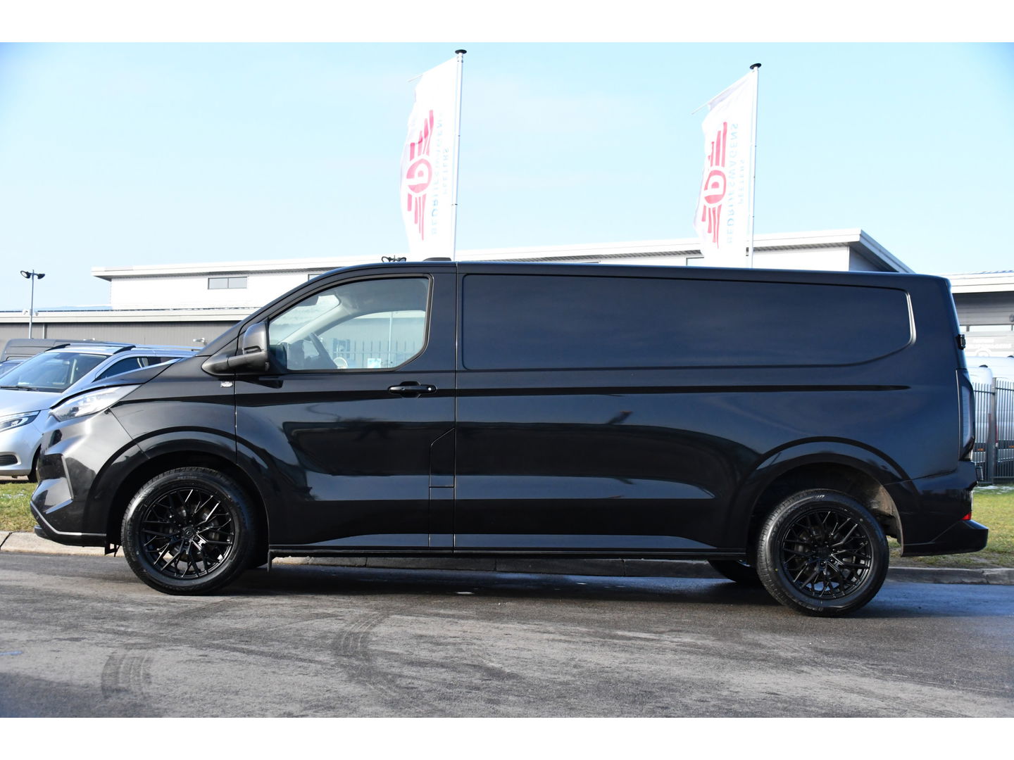 Ford Transit Custom 300 2.0 TDCI L2H1 Limited Black Edition Cruise, Camera, Carplay, 170pk, Stoelverwarming, Trekhaak, Multimedia, LED, Uniek!