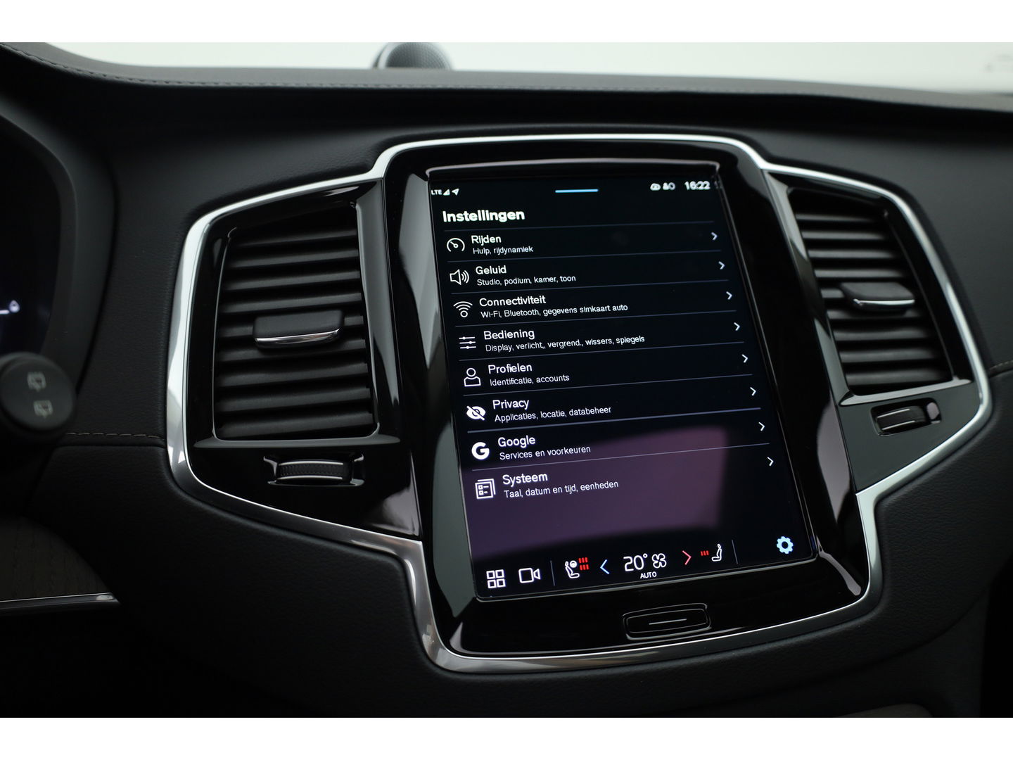 Volvo XC90 2.0 T8 Recharge AWD Ultra Bright | Luchtvering | Bowers & Wilkins | Trekhaak | Head-up | 360 camera |