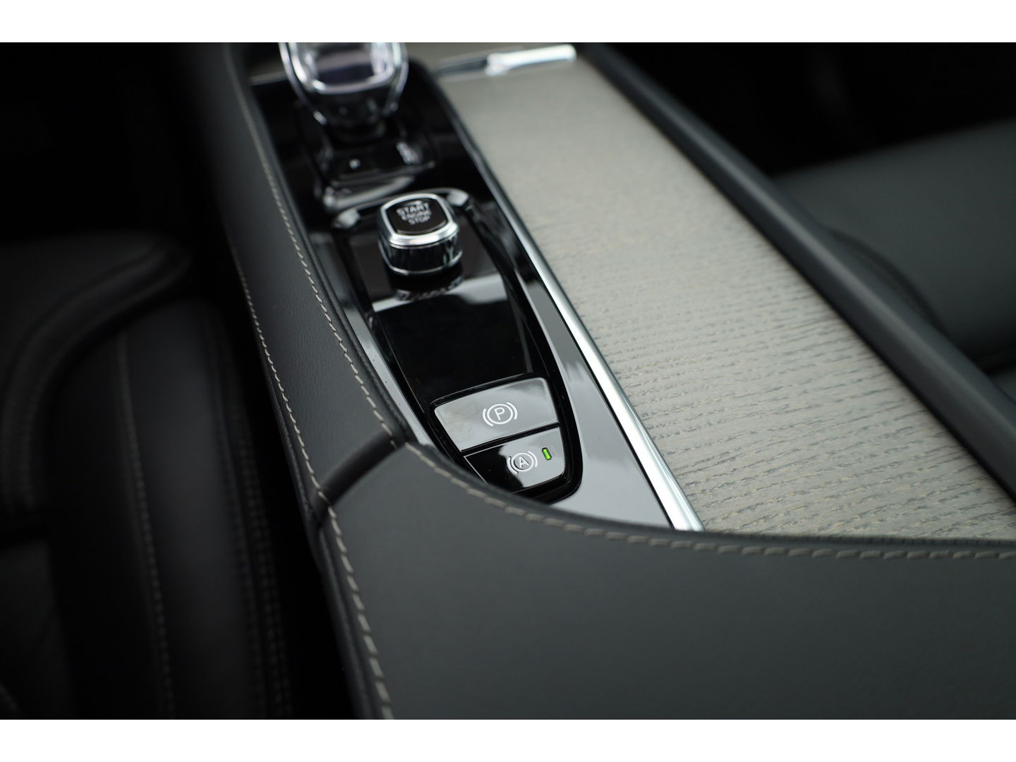 Volvo XC90 2.0 T8 Recharge AWD Ultra Bright | Luchtvering | Bowers & Wilkins | Trekhaak | Head-up | 360 camera |