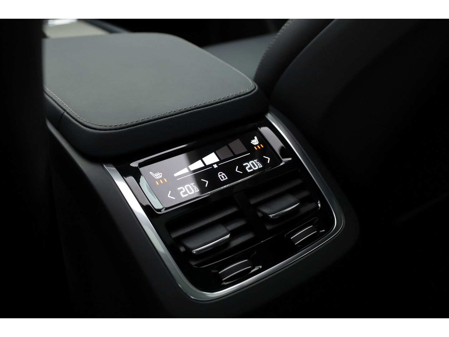 Volvo XC90 2.0 T8 Recharge AWD Ultra Bright | Luchtvering | Bowers & Wilkins | Trekhaak | Head-up | 360 camera |