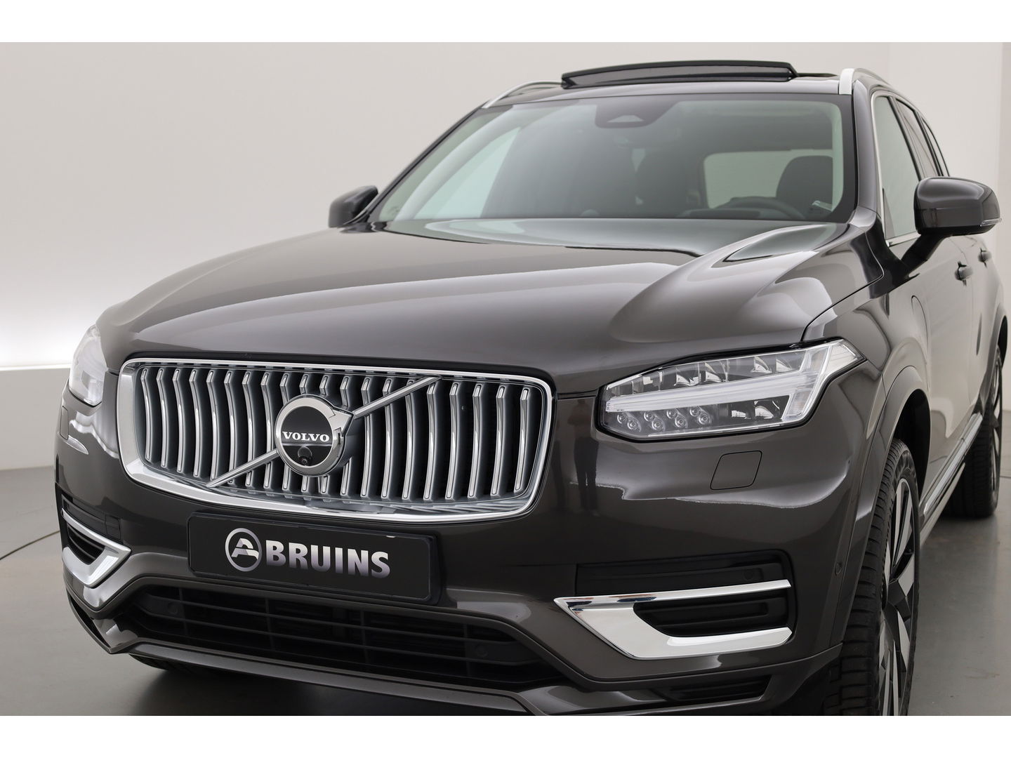 Volvo XC90 2.0 T8 Recharge AWD Ultra Bright | Luchtvering | Bowers & Wilkins | Trekhaak | Head-up | 360 camera |