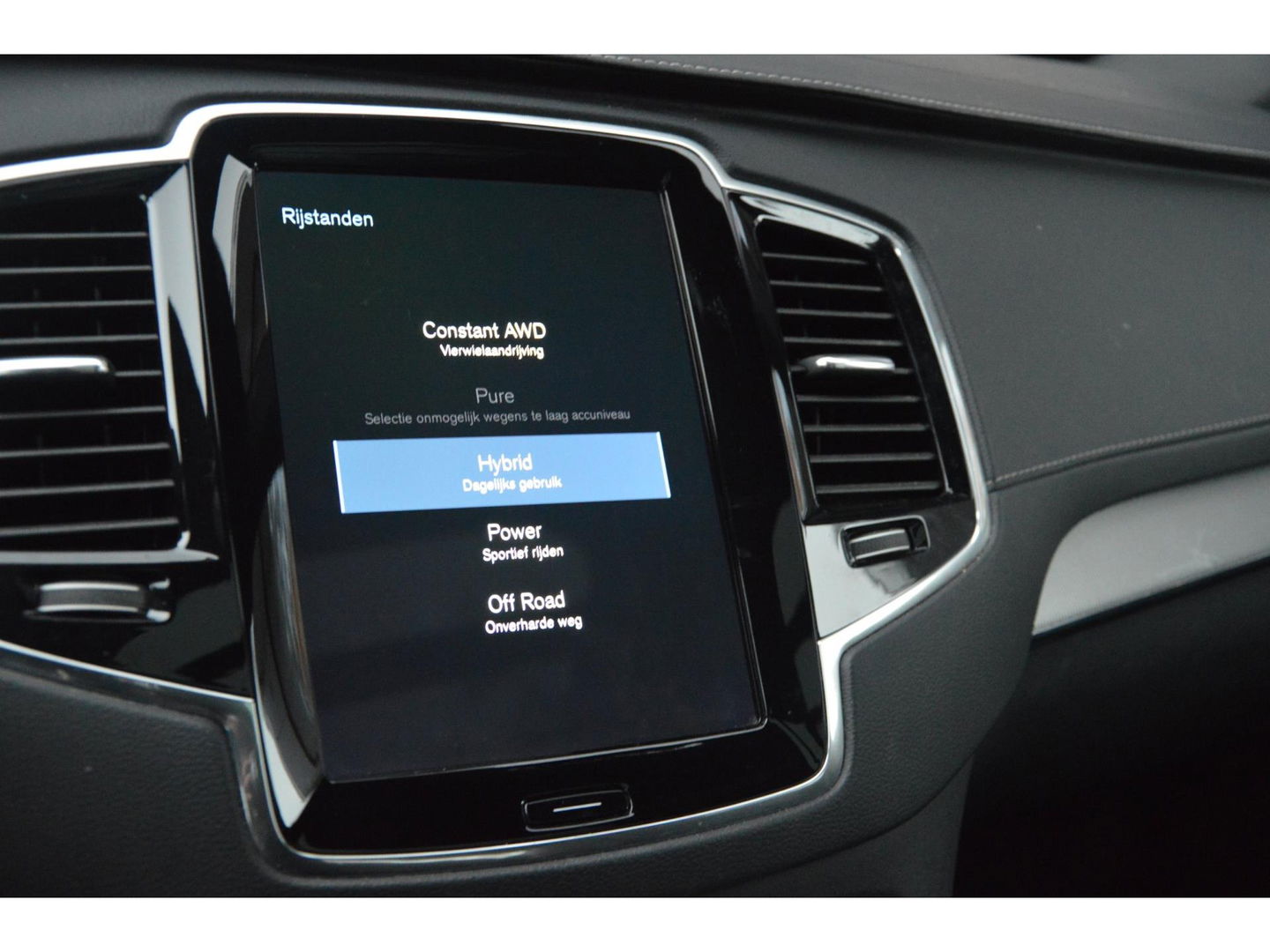 Volvo XC90 T8 Ultimate Dark LONG RANGE | Luchtvering | Trekhaak | Ventilatie Stoelen | Panoramadak | 360° Camera | Harman/Kardon