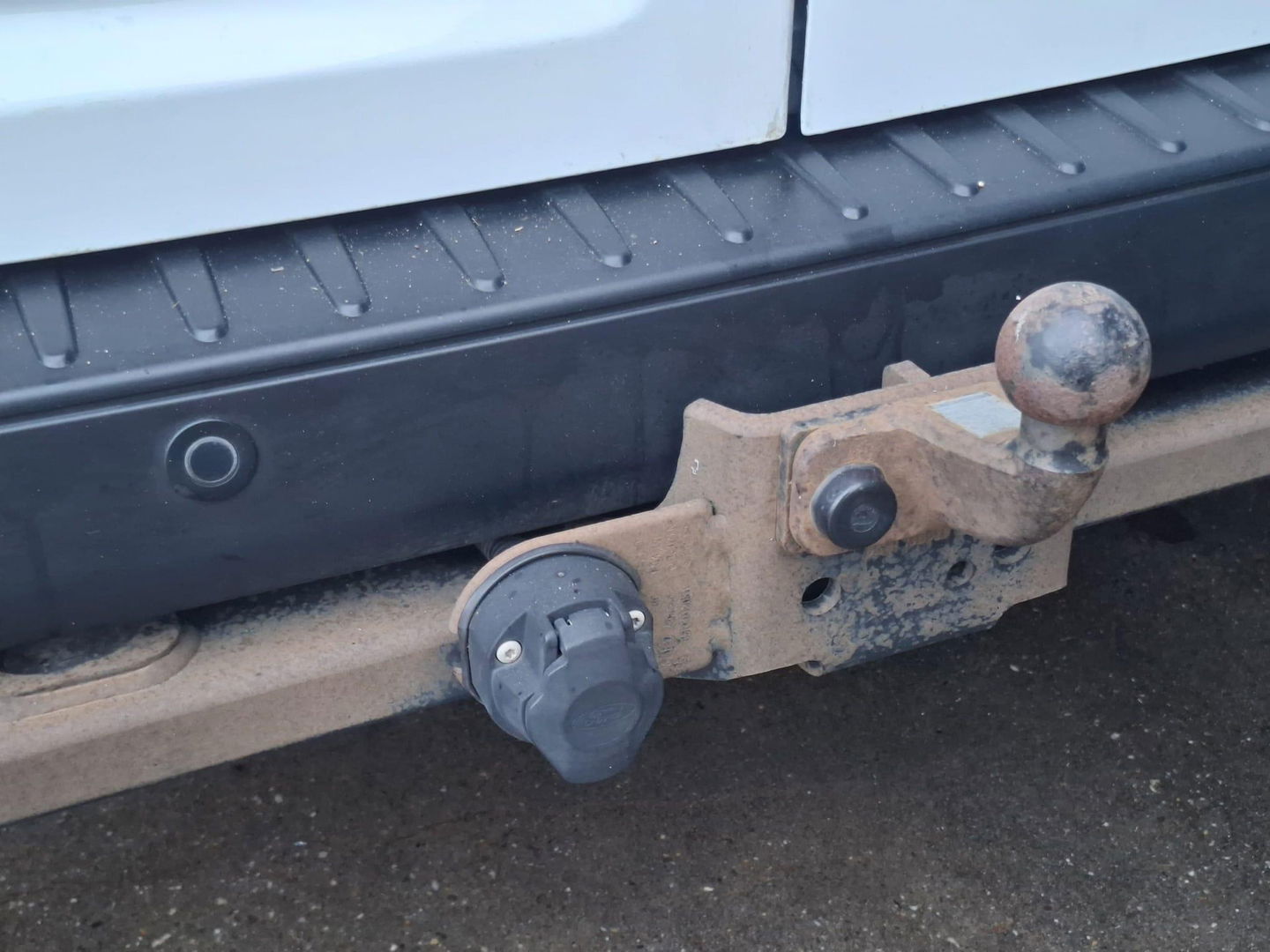 Ford Transit Custom 300L 2.0TD130Pk/96Kw mHEV M6 Ambiente AIRCO / CRUISE CONTROLE / TREKHAAK / EURO 6 / 3 ZITS