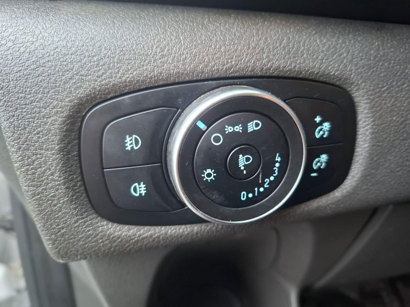 Ford Transit Custom 300L 2.0TD130Pk/96Kw mHEV M6 Ambiente AIRCO / CRUISE CONTROLE / TREKHAAK / EURO 6 / 3 ZITS