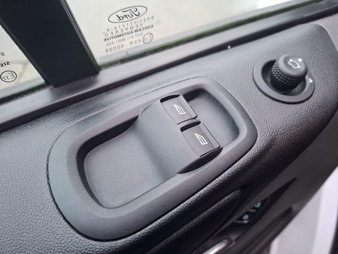 Ford Transit Custom 300L 2.0TD130Pk/96Kw mHEV M6 Ambiente AIRCO / CRUISE CONTROLE / TREKHAAK / EURO 6 / 3 ZITS