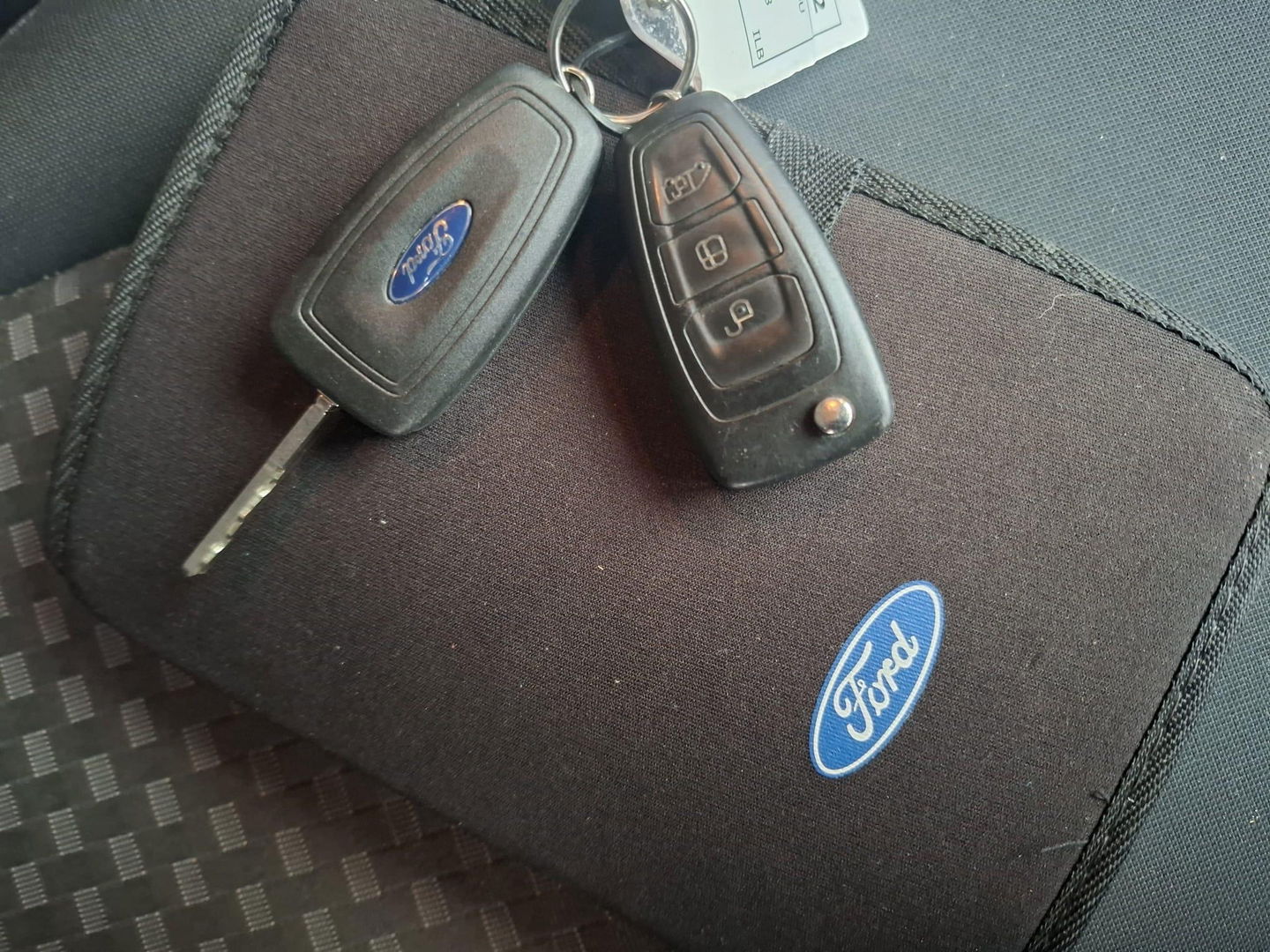 Ford Transit Custom 300L 2.0TD130Pk/96Kw mHEV M6 Ambiente AIRCO / CRUISE CONTROLE / TREKHAAK / EURO 6 / 3 ZITS