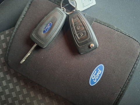 Ford Transit Custom 300L 2.0TD130Pk/96Kw mHEV M6 Ambiente AIRCO / CRUISE CONTROLE / TREKHAAK / EURO 6 / 3 ZITS