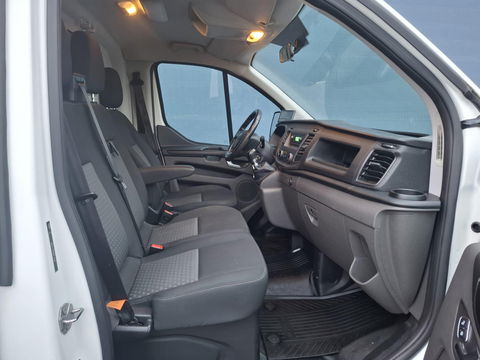 Ford Transit Custom 300L 2.0TD130Pk/96Kw mHEV M6 Ambiente AIRCO / CRUISE CONTROLE / TREKHAAK / EURO 6 / 3 ZITS
