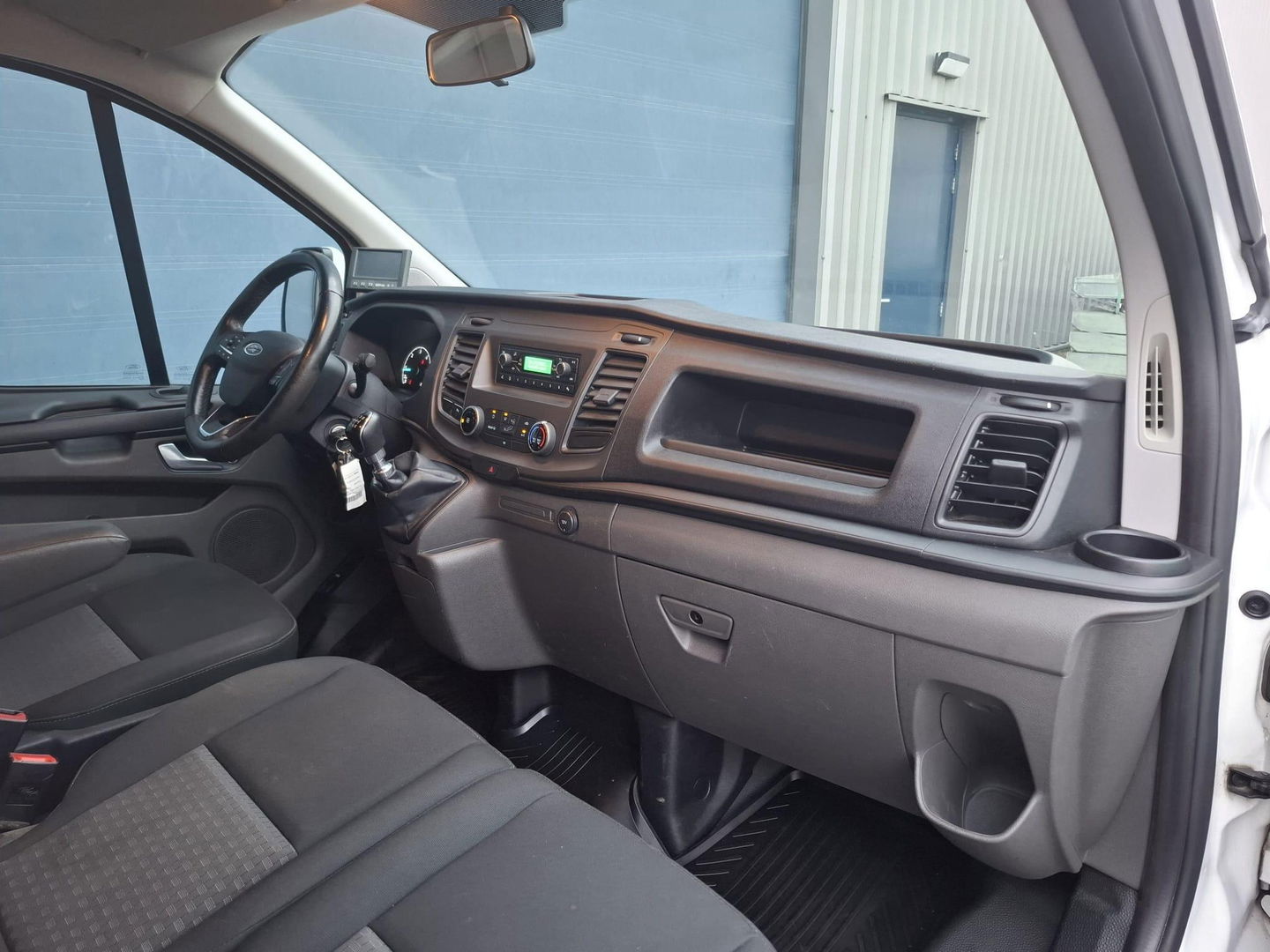 Ford Transit Custom 300L 2.0TD130Pk/96Kw mHEV M6 Ambiente AIRCO / CRUISE CONTROLE / TREKHAAK / EURO 6 / 3 ZITS