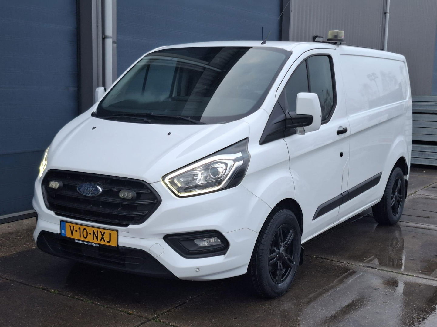 Ford Transit Custom 300L 2.0TD130Pk/96Kw mHEV M6 Ambiente AIRCO / CRUISE CONTROLE / TREKHAAK / EURO 6 / 3 ZITS
