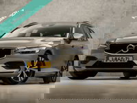 Volvo V60 - 2.0 B3 luxury Automaat (APPLE CARPLAY, DEALER ONDERHOUDEN, DAB+, SPORTSTOELEN, LED KOPLAMPEN, ADAPTIVE CRUISE CONTROL, BLUETOOTH, NIEUWSTAAT)