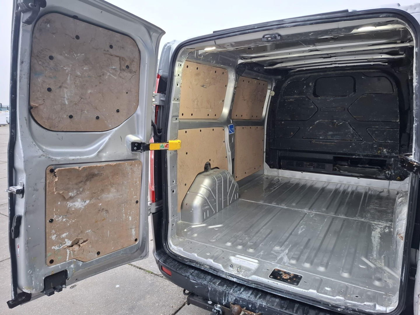 Ford Transit Custom 340 2.0 TDCI L1H1 Trend TRAIL UITVOERING / LED / CRUISE CONTROLE / CARPLAY / TREKHAAK / LEER