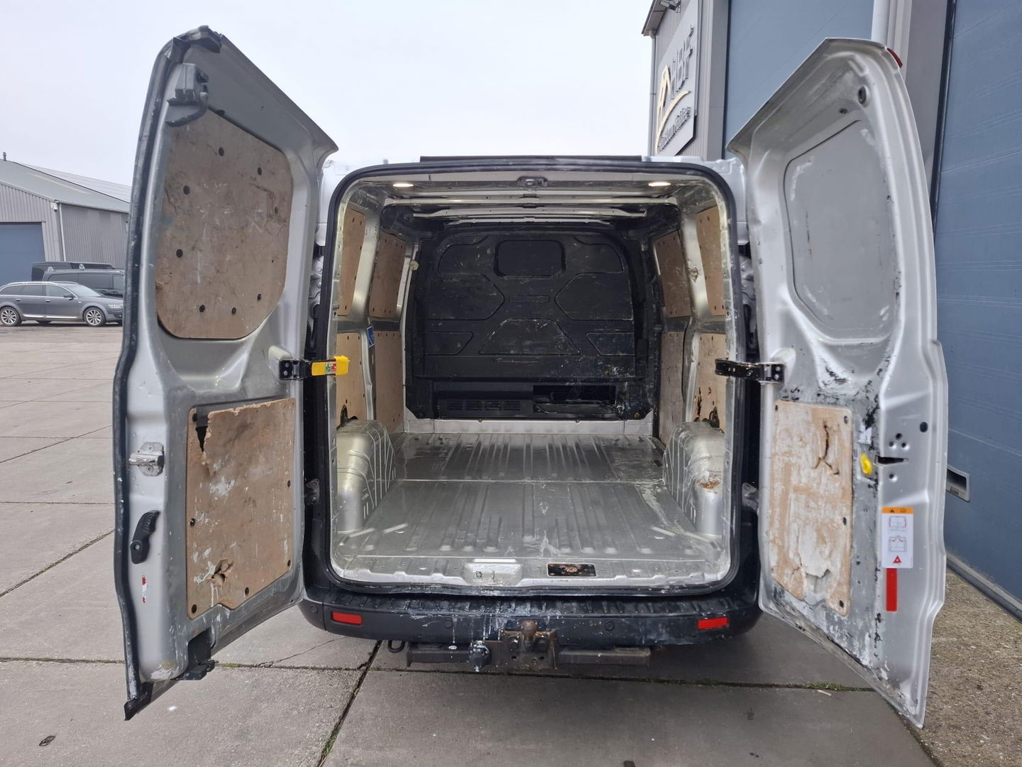 Ford Transit Custom 340 2.0 TDCI L1H1 Trend TRAIL UITVOERING / LED / CRUISE CONTROLE / CARPLAY / TREKHAAK / LEER