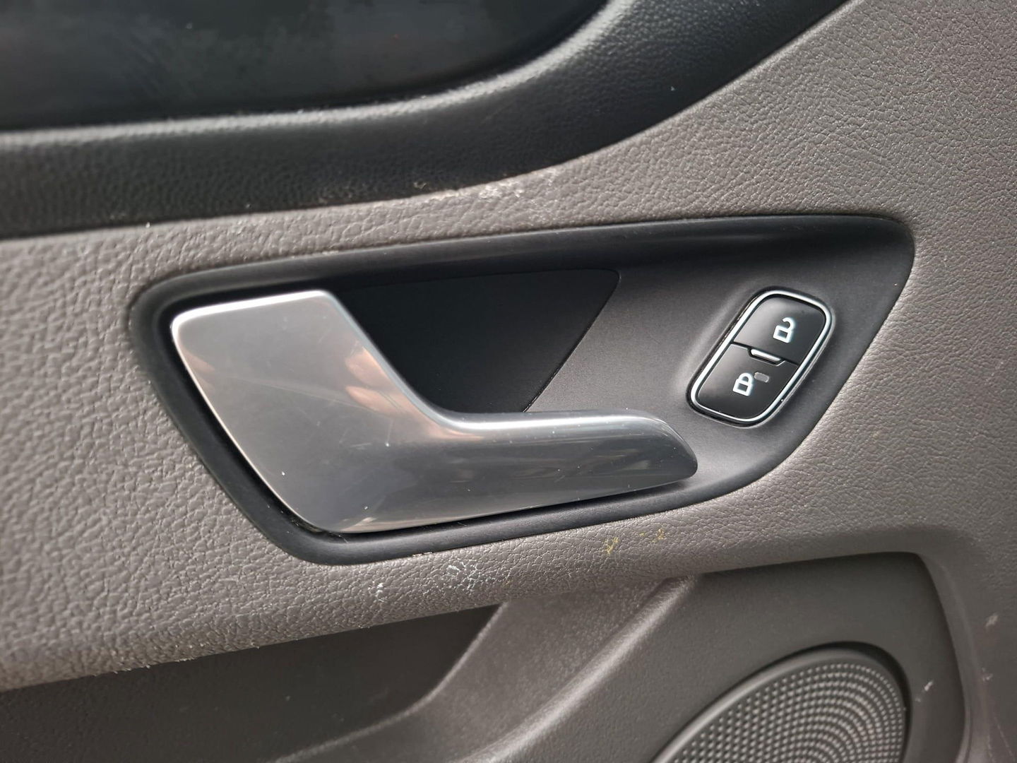 Ford Transit Custom 340 2.0 TDCI L1H1 Trend TRAIL UITVOERING / LED / CRUISE CONTROLE / CARPLAY / TREKHAAK / LEER