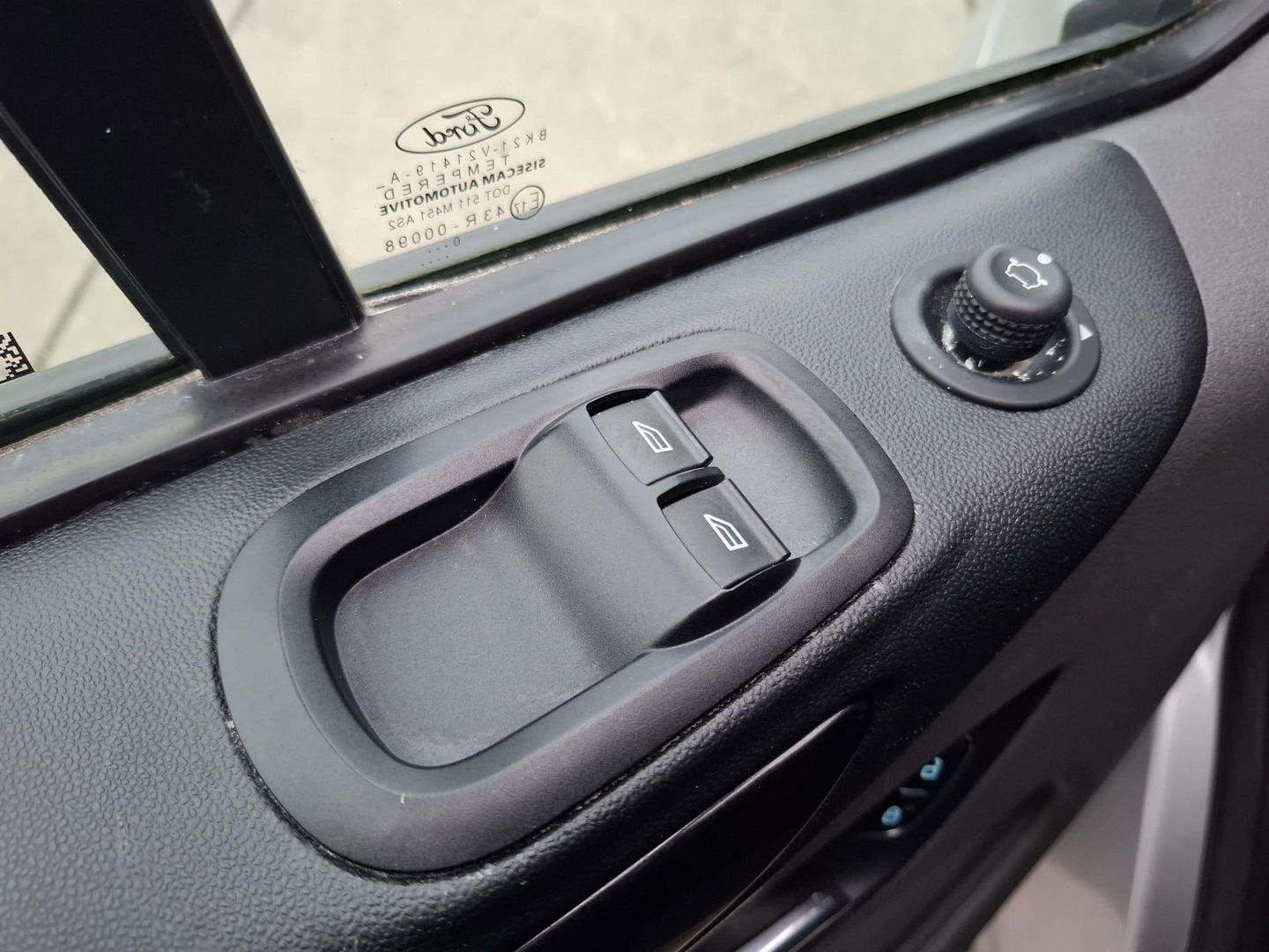 Ford Transit Custom 340 2.0 TDCI L1H1 Trend TRAIL UITVOERING / LED / CRUISE CONTROLE / CARPLAY / TREKHAAK / LEER