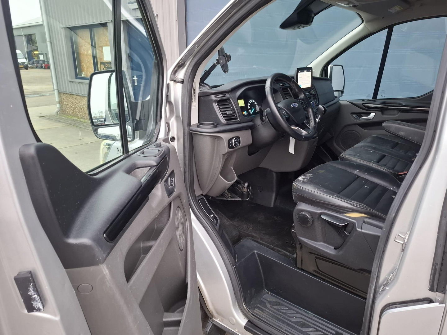 Ford Transit Custom 340 2.0 TDCI L1H1 Trend TRAIL UITVOERING / LED / CRUISE CONTROLE / CARPLAY / TREKHAAK / LEER