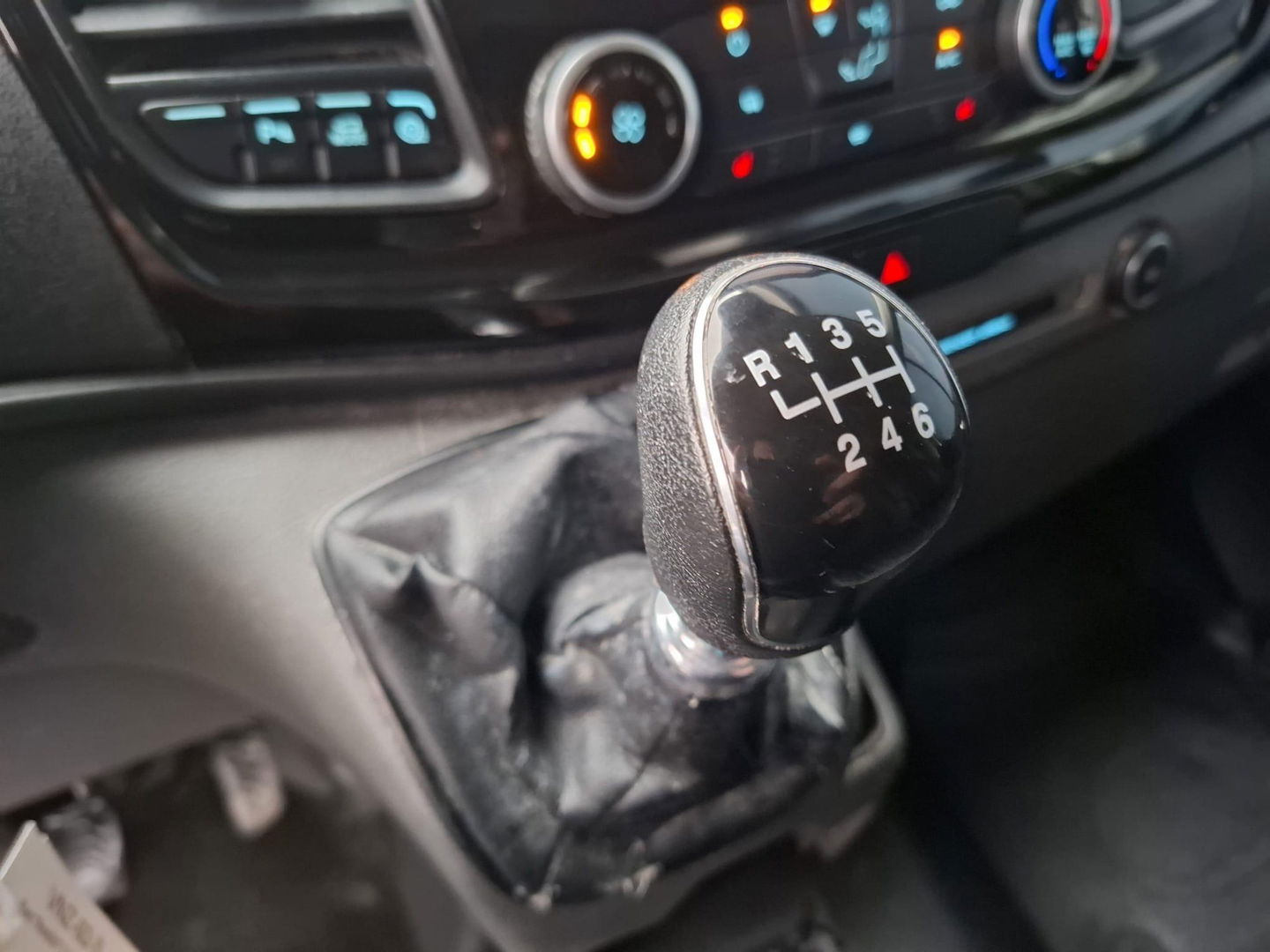 Ford Transit Custom 340 2.0 TDCI L1H1 Trend TRAIL UITVOERING / LED / CRUISE CONTROLE / CARPLAY / TREKHAAK / LEER