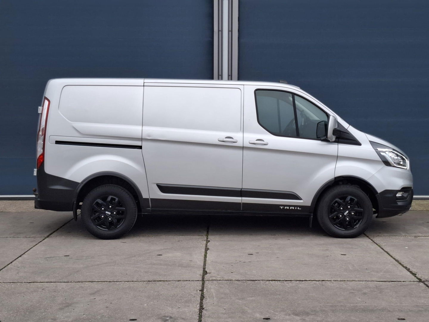 Ford Transit Custom 340 2.0 TDCI L1H1 Trend TRAIL UITVOERING / LED / CRUISE CONTROLE / CARPLAY / TREKHAAK / LEER