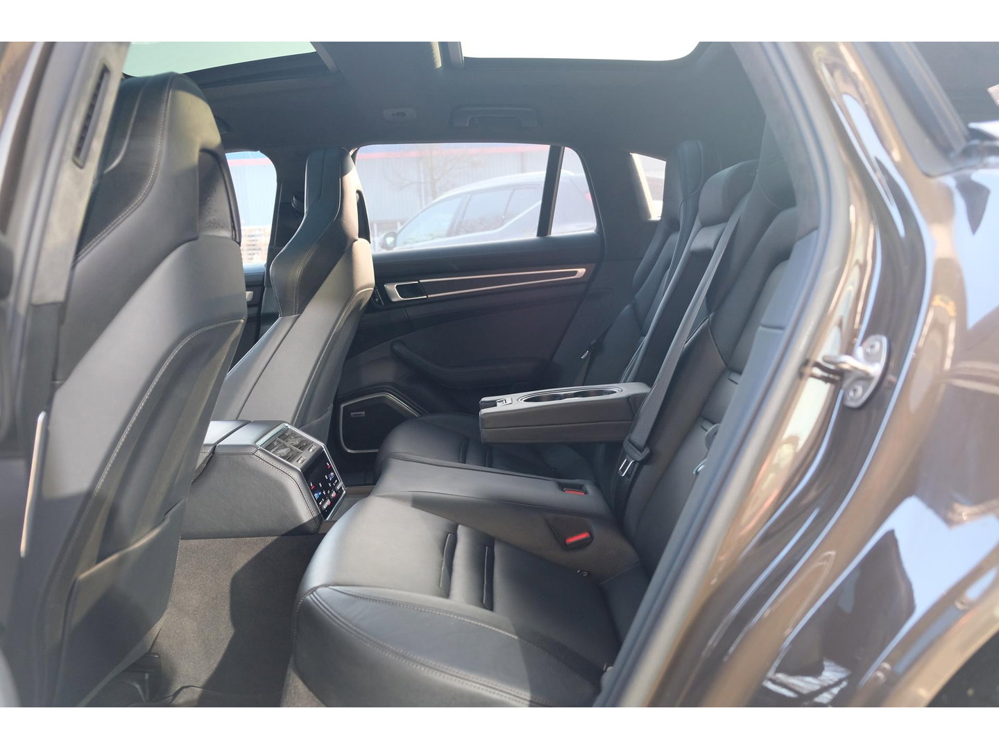 Porsche Panamera Sport Turismo 4.0 V8 Turbo S 700pk E-Hybrid Panoramadak Keramisch Luchtvering 4-wielsturing NLauto 1e eigenaar!