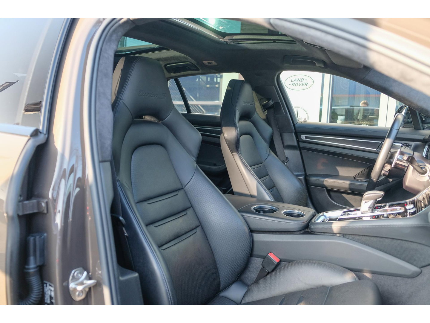 Porsche Panamera Sport Turismo 4.0 V8 Turbo S 700pk E-Hybrid Panoramadak Keramisch Luchtvering 4-wielsturing NLauto 1e eigenaar!