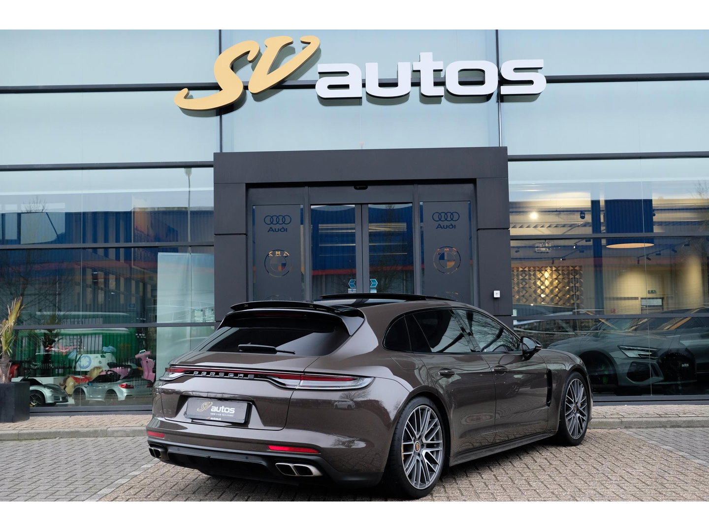 Porsche Panamera Sport Turismo 4.0 V8 Turbo S 700pk E-Hybrid Panoramadak Keramisch Luchtvering 4-wielsturing NLauto 1e eigenaar!