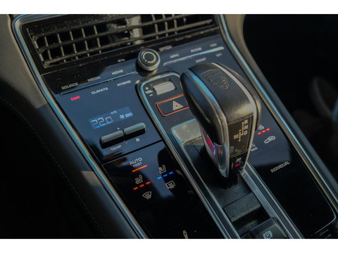 Porsche Panamera Sport Turismo 4.0 V8 Turbo S 700pk E-Hybrid Panoramadak Keramisch Luchtvering 4-wielsturing NLauto 1e eigenaar!