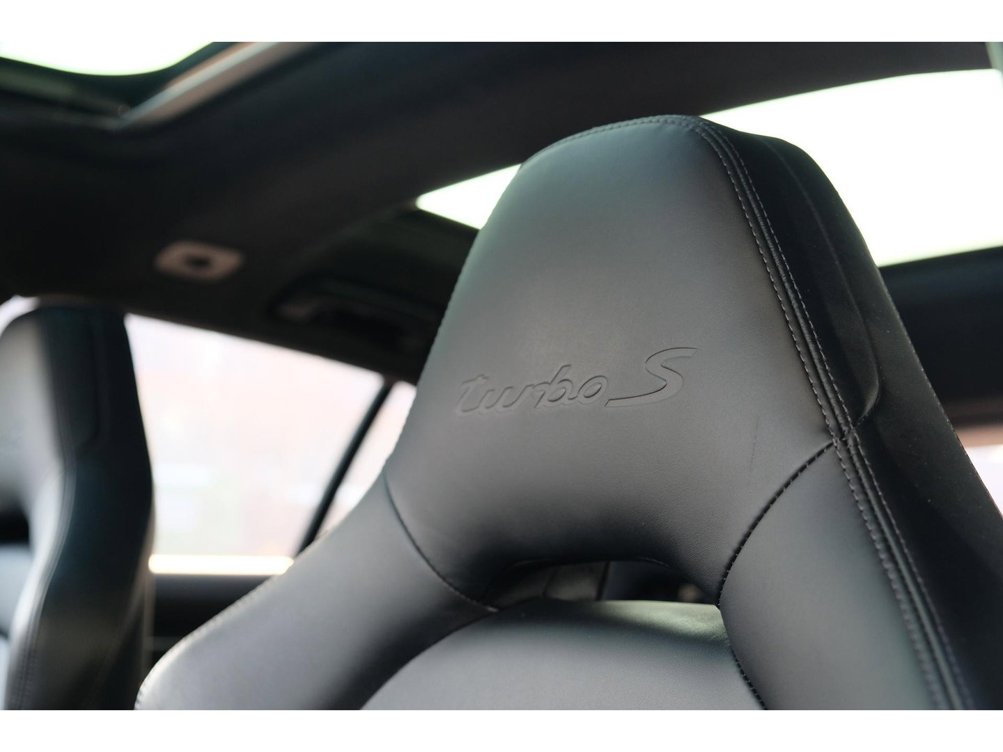 Porsche Panamera Sport Turismo 4.0 V8 Turbo S 700pk E-Hybrid Panoramadak Keramisch Luchtvering 4-wielsturing NLauto 1e eigenaar!