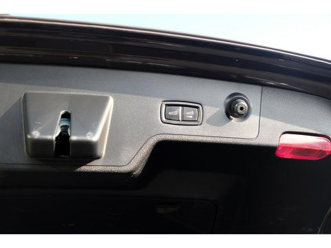 Porsche Panamera Sport Turismo 4.0 V8 Turbo S 700pk E-Hybrid Panoramadak Keramisch Luchtvering 4-wielsturing NLauto 1e eigenaar!