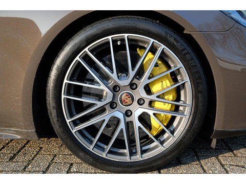 Porsche Panamera Sport Turismo 4.0 V8 Turbo S 700pk E-Hybrid Panoramadak Keramisch Luchtvering 4-wielsturing NLauto 1e eigenaar!