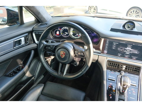 Porsche Panamera Sport Turismo 4.0 V8 Turbo S 700pk E-Hybrid Panoramadak Keramisch Luchtvering 4-wielsturing NLauto 1e eigenaar!