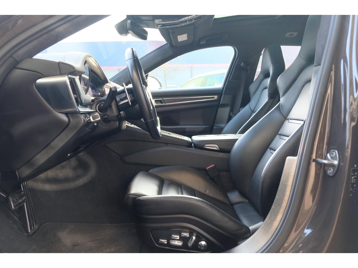 Porsche Panamera Sport Turismo 4.0 V8 Turbo S 700pk E-Hybrid Panoramadak Keramisch Luchtvering 4-wielsturing NLauto 1e eigenaar!