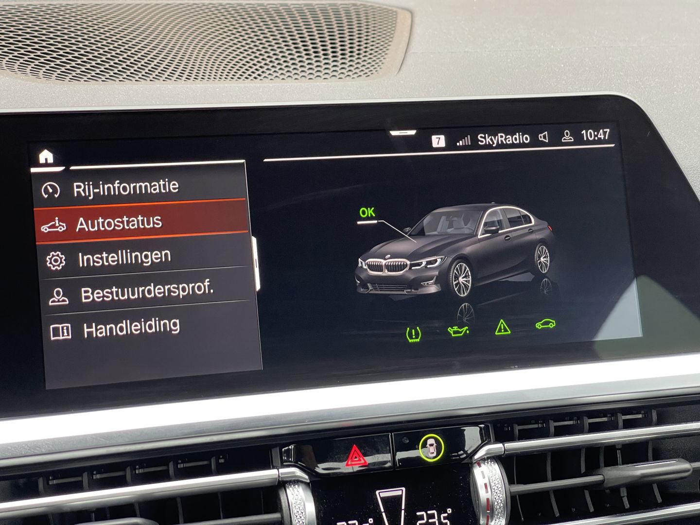 BMW 3 Serie 318i High Executive Edition | Apple Carplay | Sfeerverlichting | Keyless Go | Stop&Go | Airconditioning | Parkeersensoren |