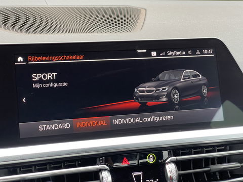 BMW 3 Serie 318i High Executive Edition | Apple Carplay | Sfeerverlichting | Keyless Go | Stop&Go | Airconditioning | Parkeersensoren |