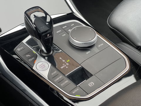 BMW 3 Serie 318i High Executive Edition | Apple Carplay | Sfeerverlichting | Keyless Go | Stop&Go | Airconditioning | Parkeersensoren |