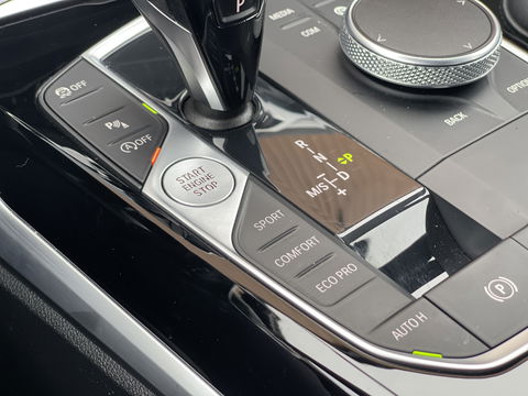 BMW 3 Serie 318i High Executive Edition | Apple Carplay | Sfeerverlichting | Keyless Go | Stop&Go | Airconditioning | Parkeersensoren |