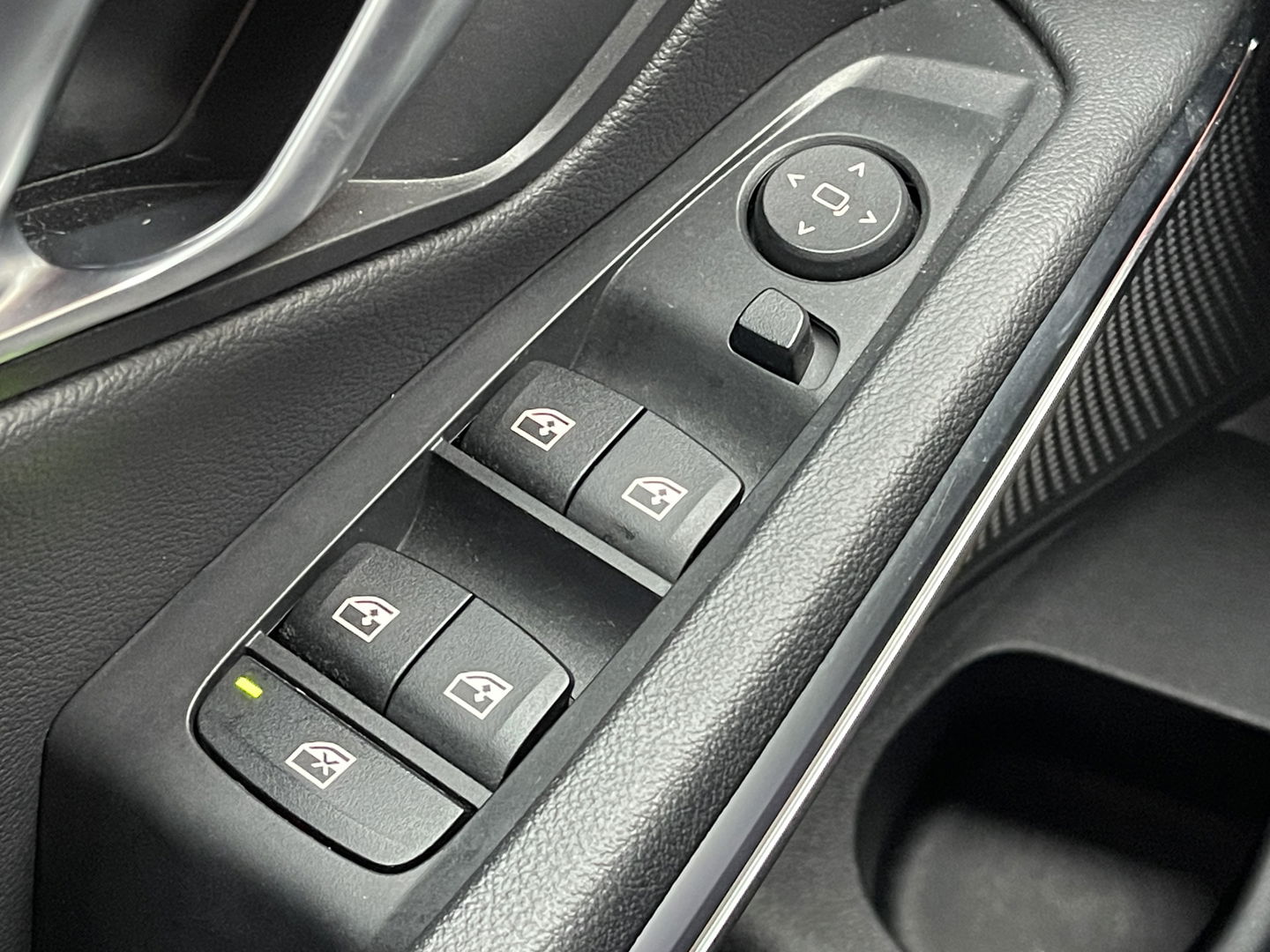 BMW 3 Serie 318i High Executive Edition | Apple Carplay | Sfeerverlichting | Keyless Go | Stop&Go | Airconditioning | Parkeersensoren |