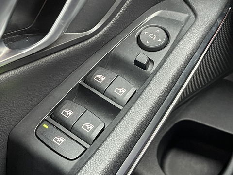 BMW 3 Serie 318i High Executive Edition | Apple Carplay | Sfeerverlichting | Keyless Go | Stop&Go | Airconditioning | Parkeersensoren |