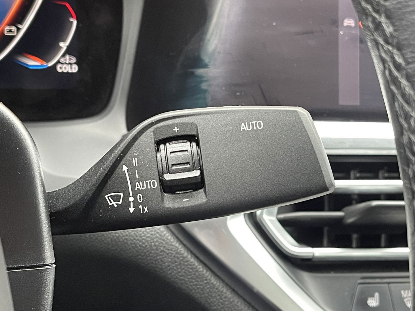 BMW 3 Serie 318i High Executive Edition | Apple Carplay | Sfeerverlichting | Keyless Go | Stop&Go | Airconditioning | Parkeersensoren |