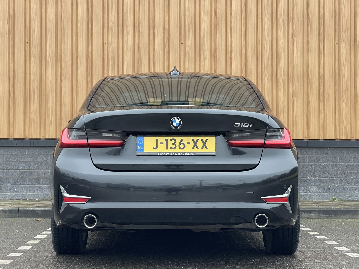 BMW 3 Serie 318i High Executive Edition | Apple Carplay | Sfeerverlichting | Keyless Go | Stop&Go | Airconditioning | Parkeersensoren |