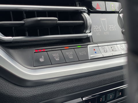 BMW 3 Serie 318i High Executive Edition | Apple Carplay | Sfeerverlichting | Keyless Go | Stop&Go | Airconditioning | Parkeersensoren |