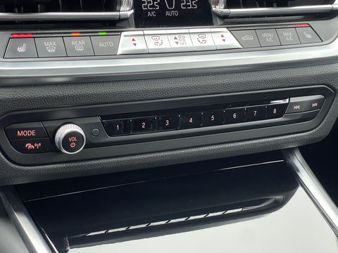 BMW 3 Serie 318i High Executive Edition | Apple Carplay | Sfeerverlichting | Keyless Go | Stop&Go | Airconditioning | Parkeersensoren |