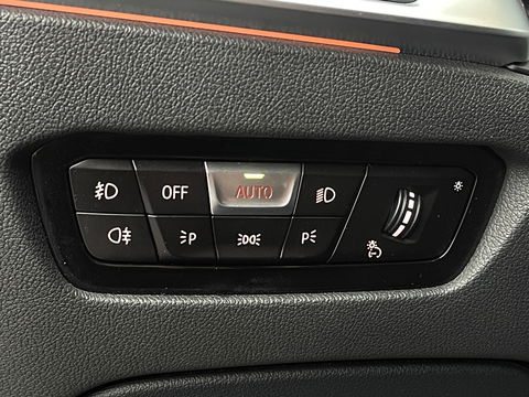 BMW 3 Serie 318i High Executive Edition | Apple Carplay | Sfeerverlichting | Keyless Go | Stop&Go | Airconditioning | Parkeersensoren |