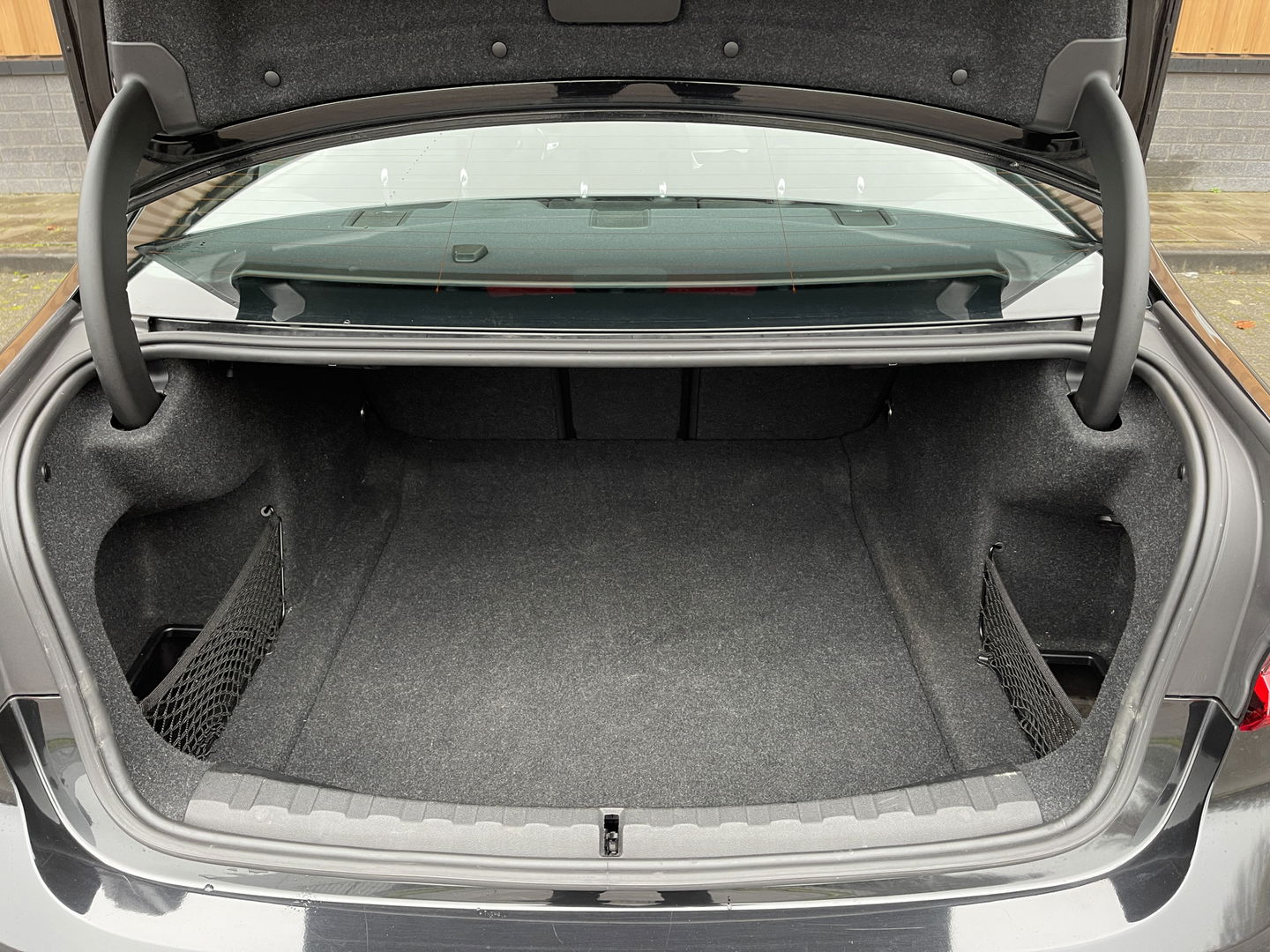 BMW 3 Serie 318i High Executive Edition | Apple Carplay | Sfeerverlichting | Keyless Go | Stop&Go | Airconditioning | Parkeersensoren |